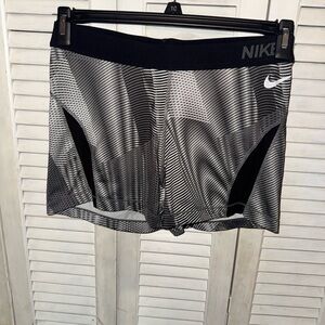 Nike Women's Black and White Patterned Compression Bike Shorts